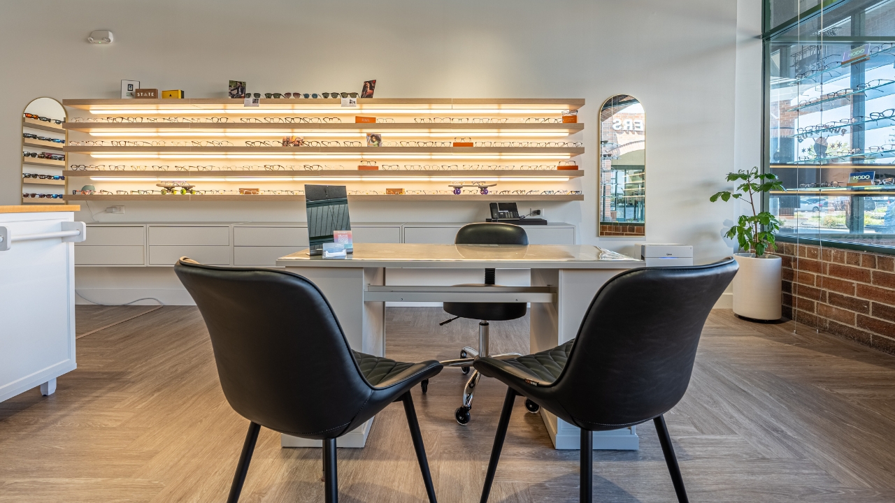 Eye Doctor Near Libertyville Interior Desk